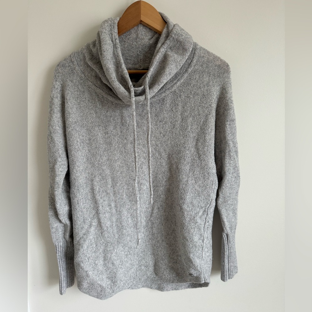 Eddie Bauer mock turtle neck